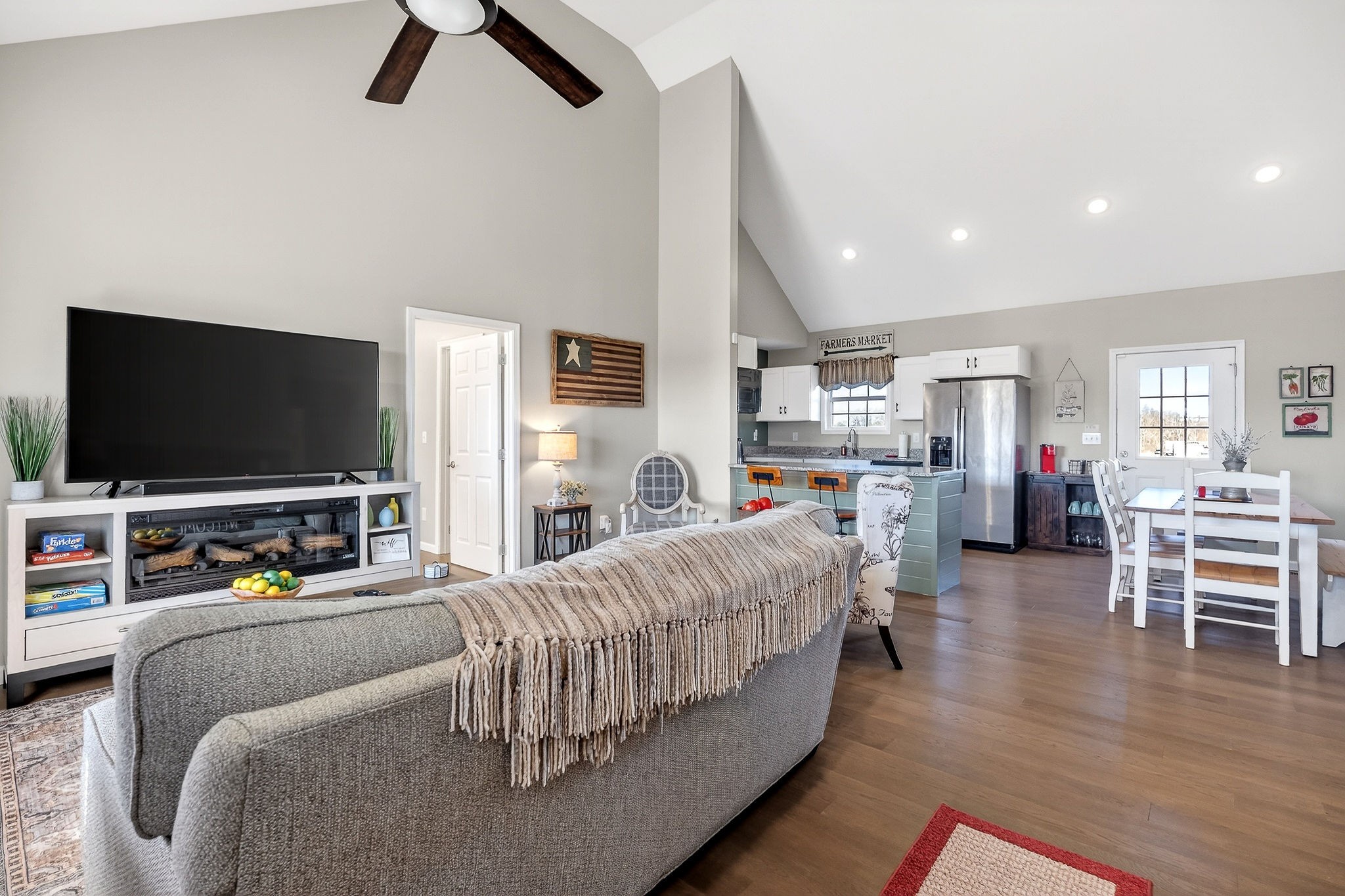 1663 Parker Road Sparta, TN 38583 - Photo 5 of 30 a living room with furniture and a flat screen tv