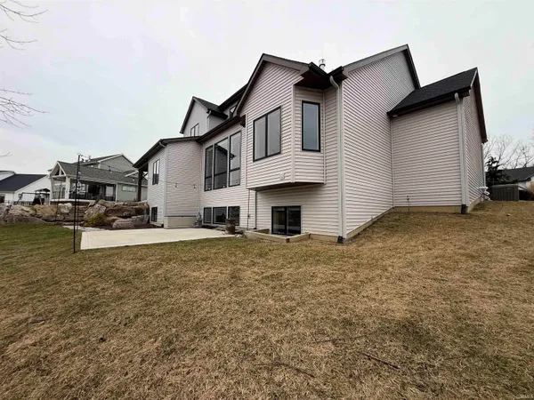 $879,900 | 16467 Quarry Boulevard, Huntertown, IN 46748