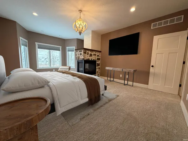 $879,900 | 16467 Quarry Boulevard, Huntertown, IN 46748