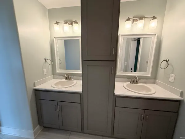 $879,900 | 16467 Quarry Boulevard, Huntertown, IN 46748