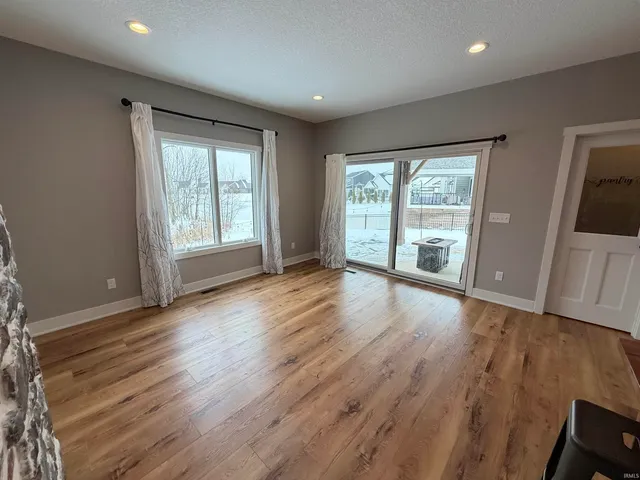 $879,900 | 16467 Quarry Boulevard, Huntertown, IN 46748