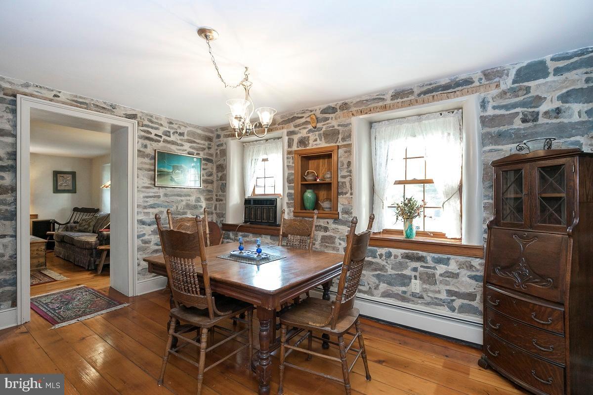 56 Little Road Perkiomenville, PA 18074 - Photo 11 of 59 Dining room