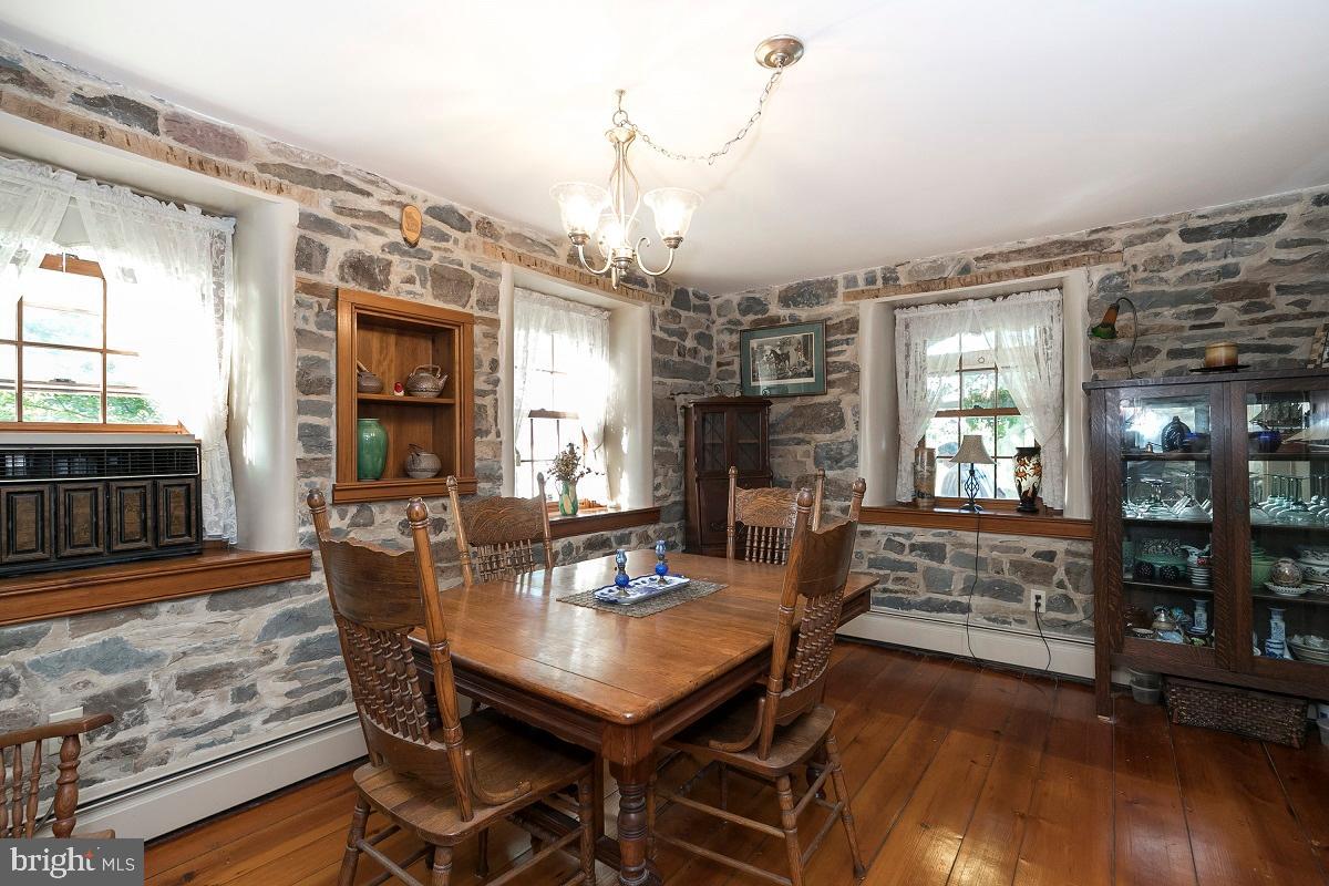 56 Little Road Perkiomenville, PA 18074 - Photo 12 of 59 Dining room