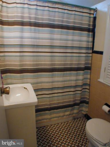 2718 Arvin Street Silver Spring, MD 20902 - Photo 12 of 14 Upstairs full bathroom