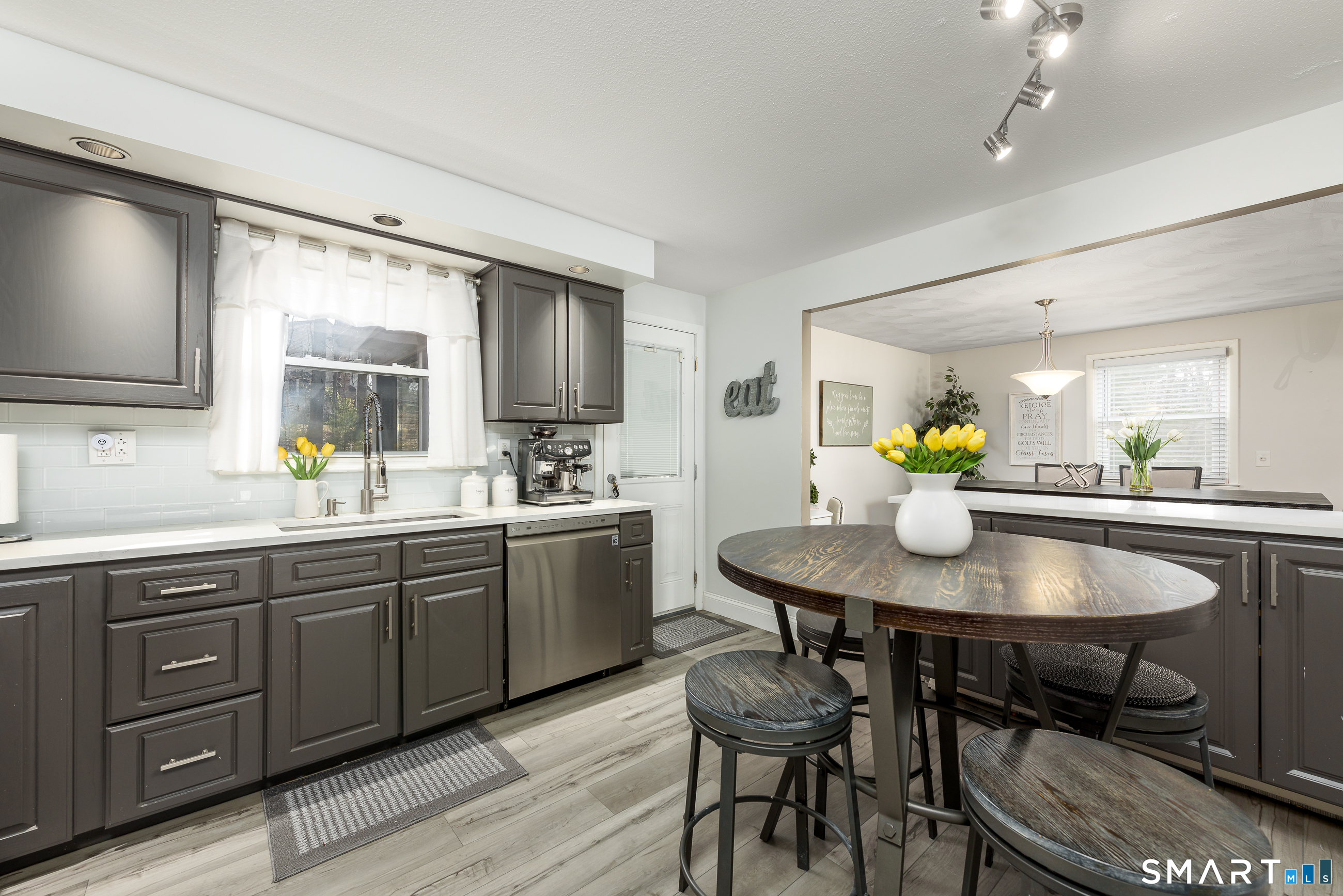 58 Hollow Brook Road Windsor, CT 06095 - Photo 4 of 40