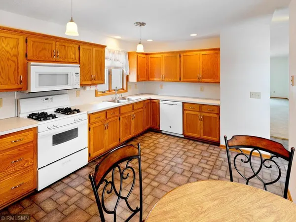 $310,000 | 1928 Vierling Drive East, Shakopee, MN 55379