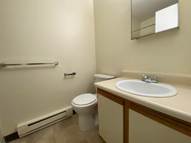 $1,810 | 155 Eastern Avenue, Unit 302, Manchester, NH 03104