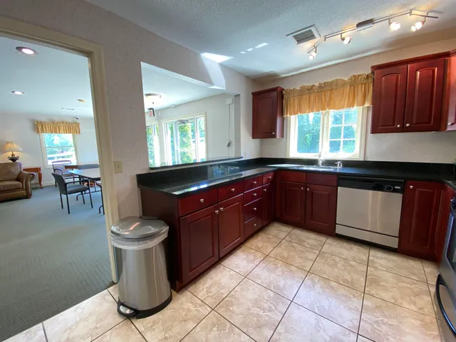 $1,810 | 155 Eastern Avenue, Unit 302, Manchester, NH 03104