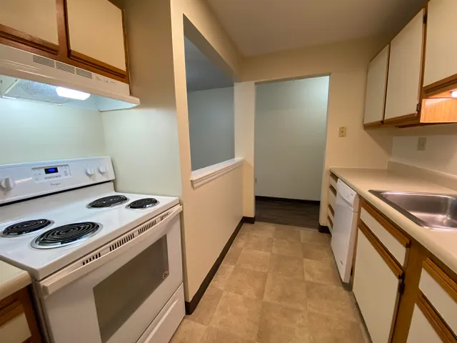 $1,810 | 155 Eastern Avenue, Unit 302, Manchester, NH 03104