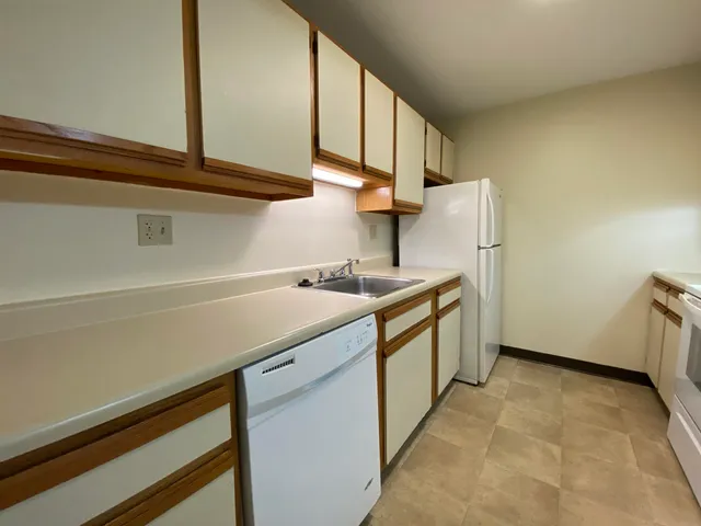 $1,810 | 155 Eastern Avenue, Unit 302, Manchester, NH 03104