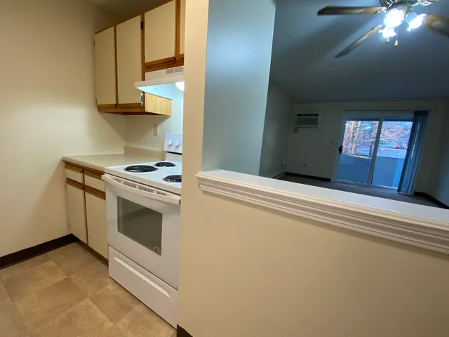 $1,810 | 155 Eastern Avenue, Unit 302, Manchester, NH 03104