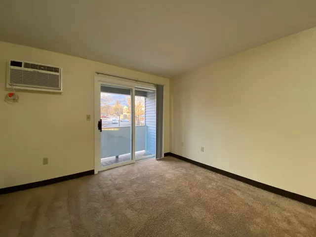 $1,810 | 155 Eastern Avenue, Unit 302, Manchester, NH 03104