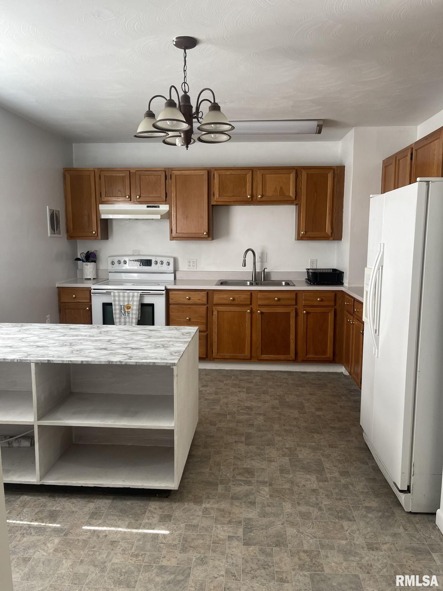204 Water Street Rochester, IL 62563 - Photo 5 of 11