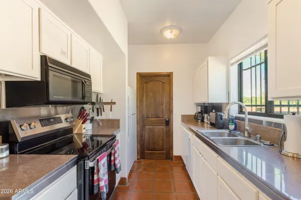$2,425,000 | 8933 South Yell Lane, Hereford, AZ 85615