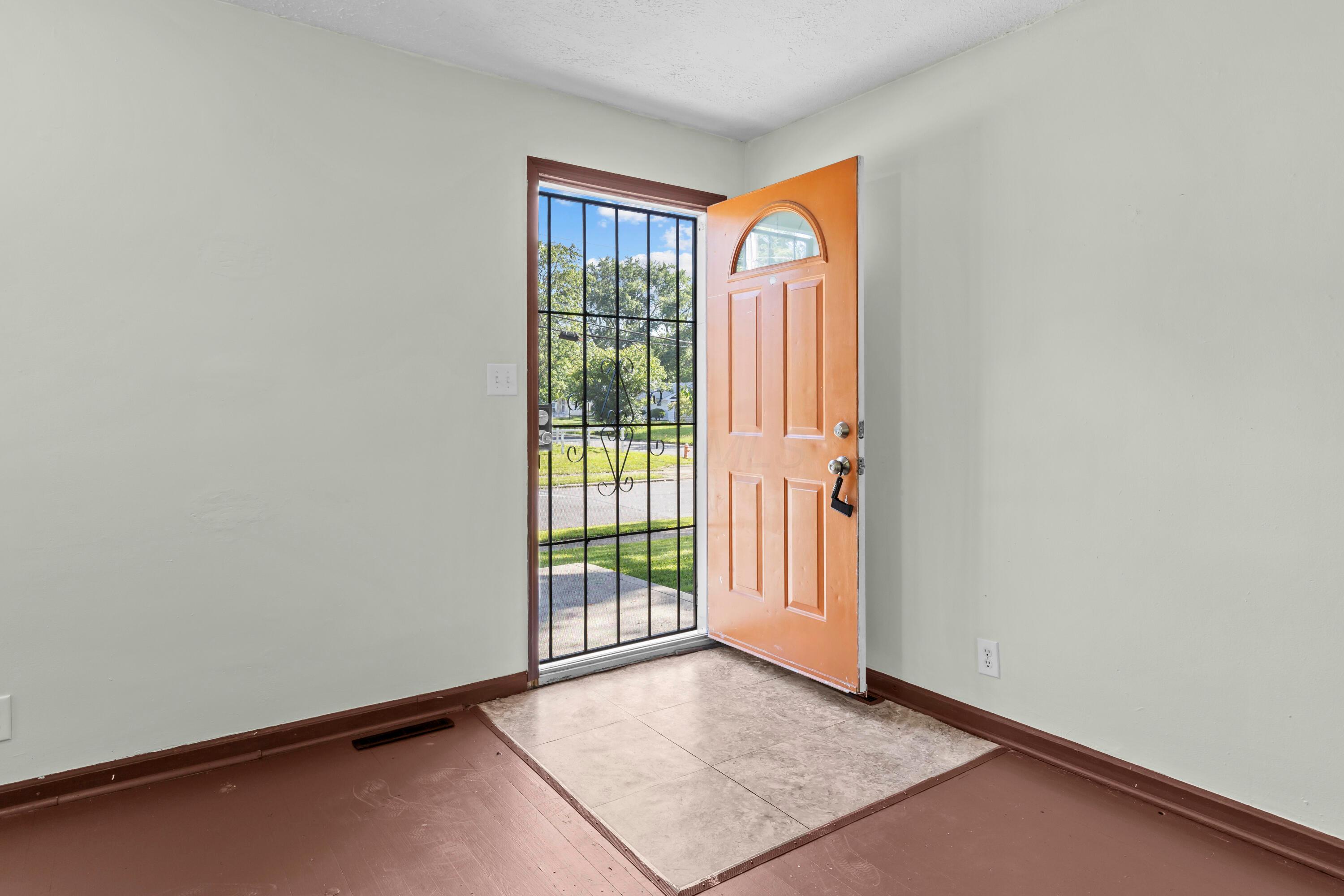 190 Lowell Road Columbus, OH 43209 - Photo 5 of 19 HREntry2