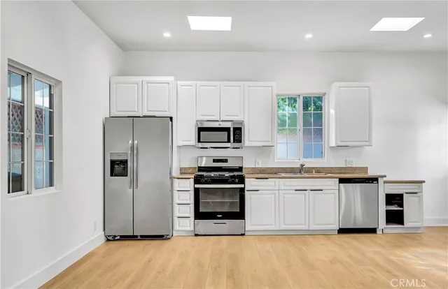 $2,999,000 | 4390 Irvine Avenue, Studio City, CA 91604