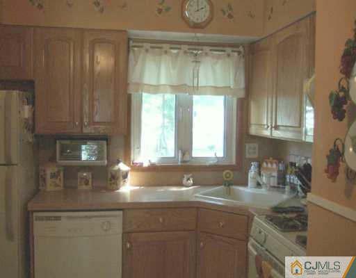 10 Moryan Road Edison, NJ 08817 - Photo 4 of 8