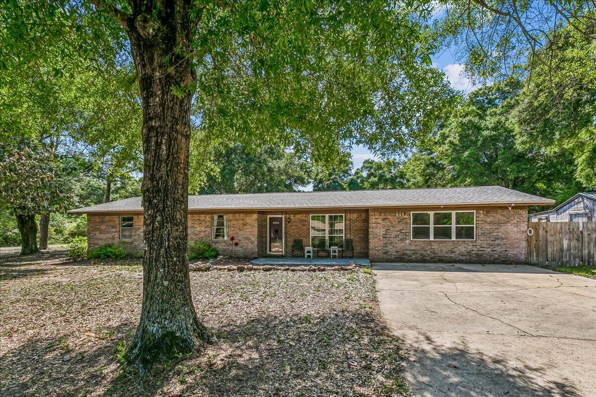 5331 Kenneth Road Milton, FL 32583 - Photo 2 of 33