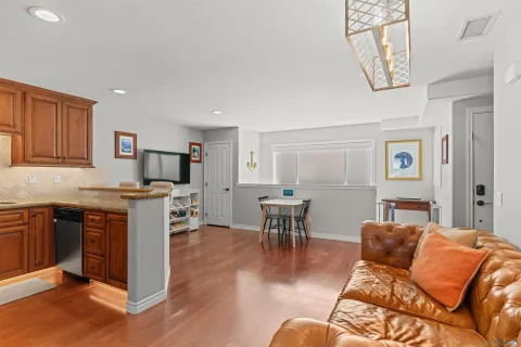 $1,249,000 | 4083 Lamont Street, San Diego, CA 92109