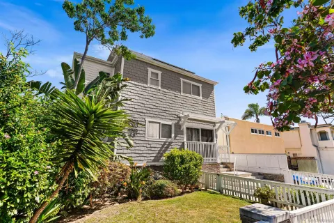 $1,249,000 | 4083 Lamont Street, San Diego, CA 92109
