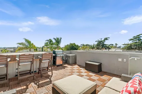 $1,249,000 | 4083 Lamont Street, San Diego, CA 92109