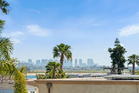 $1,249,000 | 4083 Lamont Street, San Diego, CA 92109