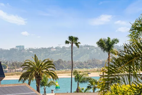 $1,249,000 | 4083 Lamont Street, San Diego, CA 92109