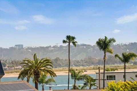 $1,249,000 | 4083 Lamont Street, San Diego, CA 92109