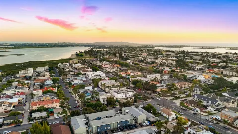 $1,249,000 | 4083 Lamont Street, San Diego, CA 92109