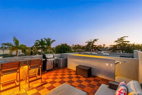 $1,249,000 | 4083 Lamont Street, San Diego, CA 92109