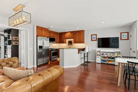 $1,249,000 | 4083 Lamont Street, San Diego, CA 92109