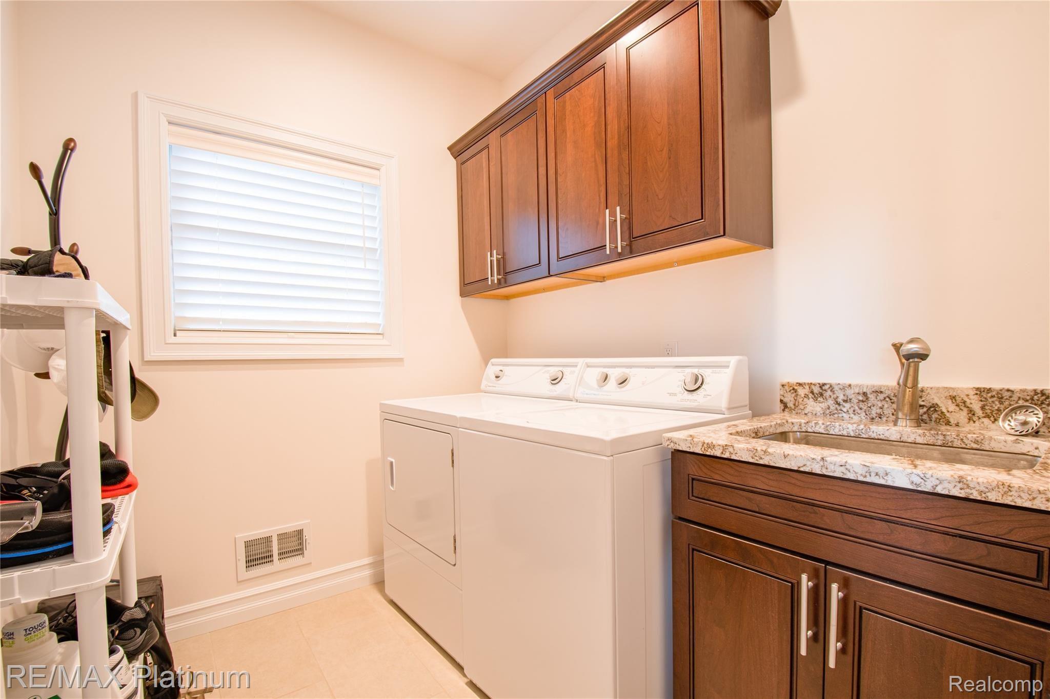 11195 Halsey Road Grand Blanc, MI 48439 - Photo 25 of 55 11195 Halsey HDR22.jpg
