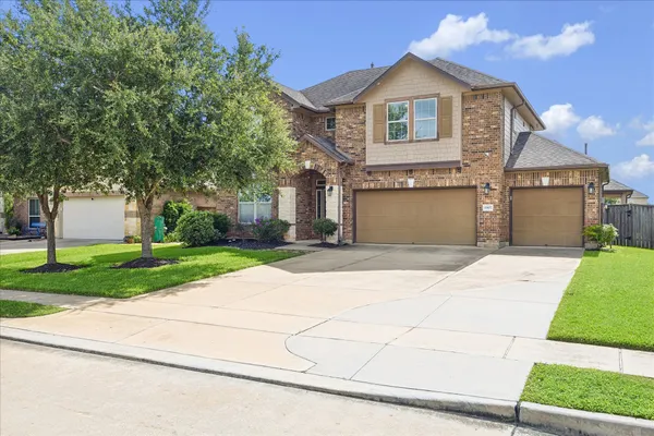 $540,000 | 1907 Pleasant Springs Lane, Pearland, TX 77089