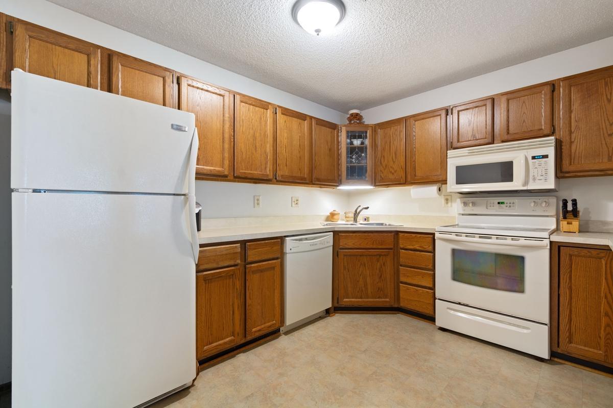 2110 Ridge Drive, Unit 13 St. Louis Park, MN 55416 - Photo 6 of 10