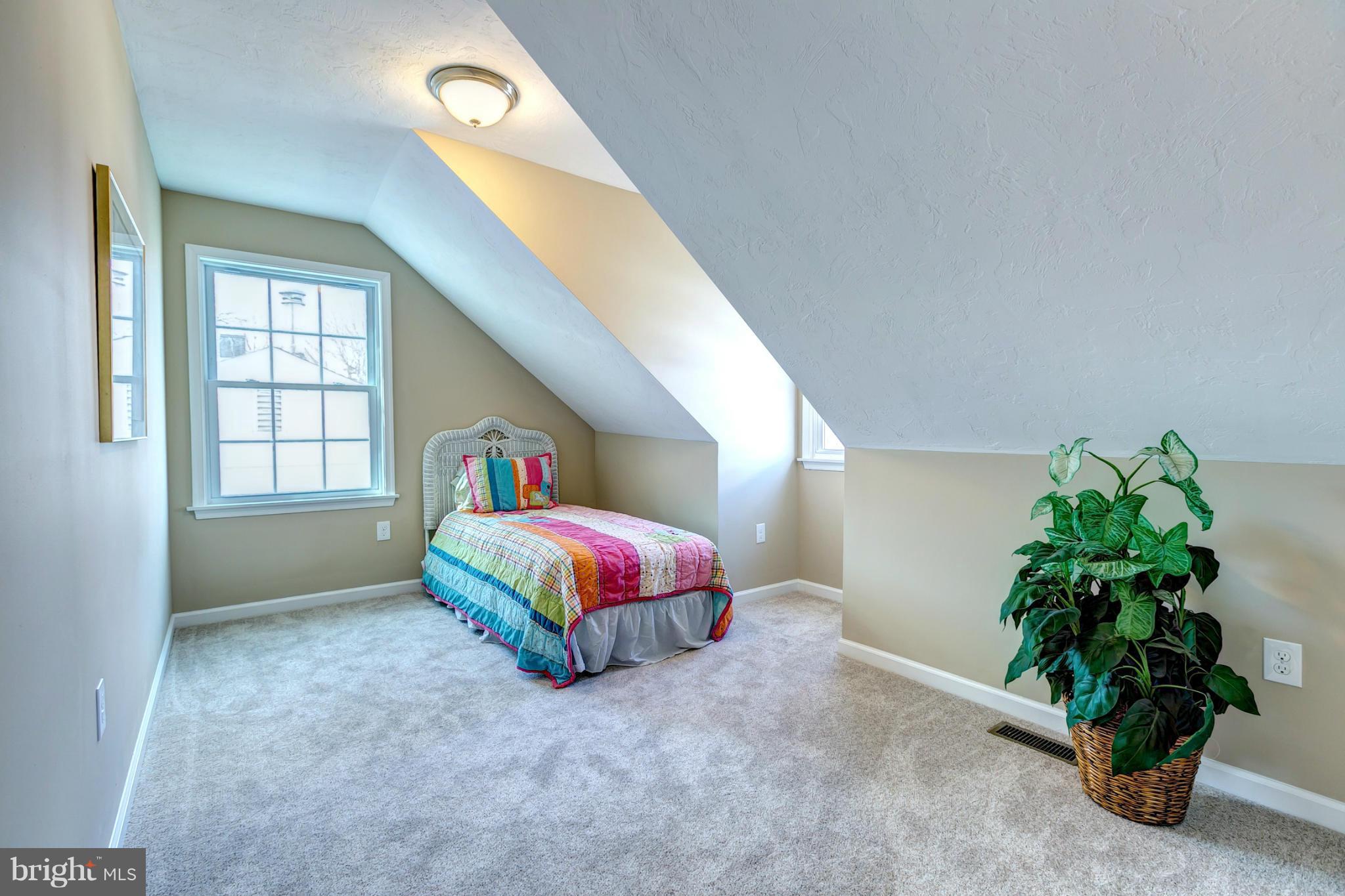 10 Orville Road Baltimore, MD 21221 - Photo 18 of 30 Bright and Airy Bedroom