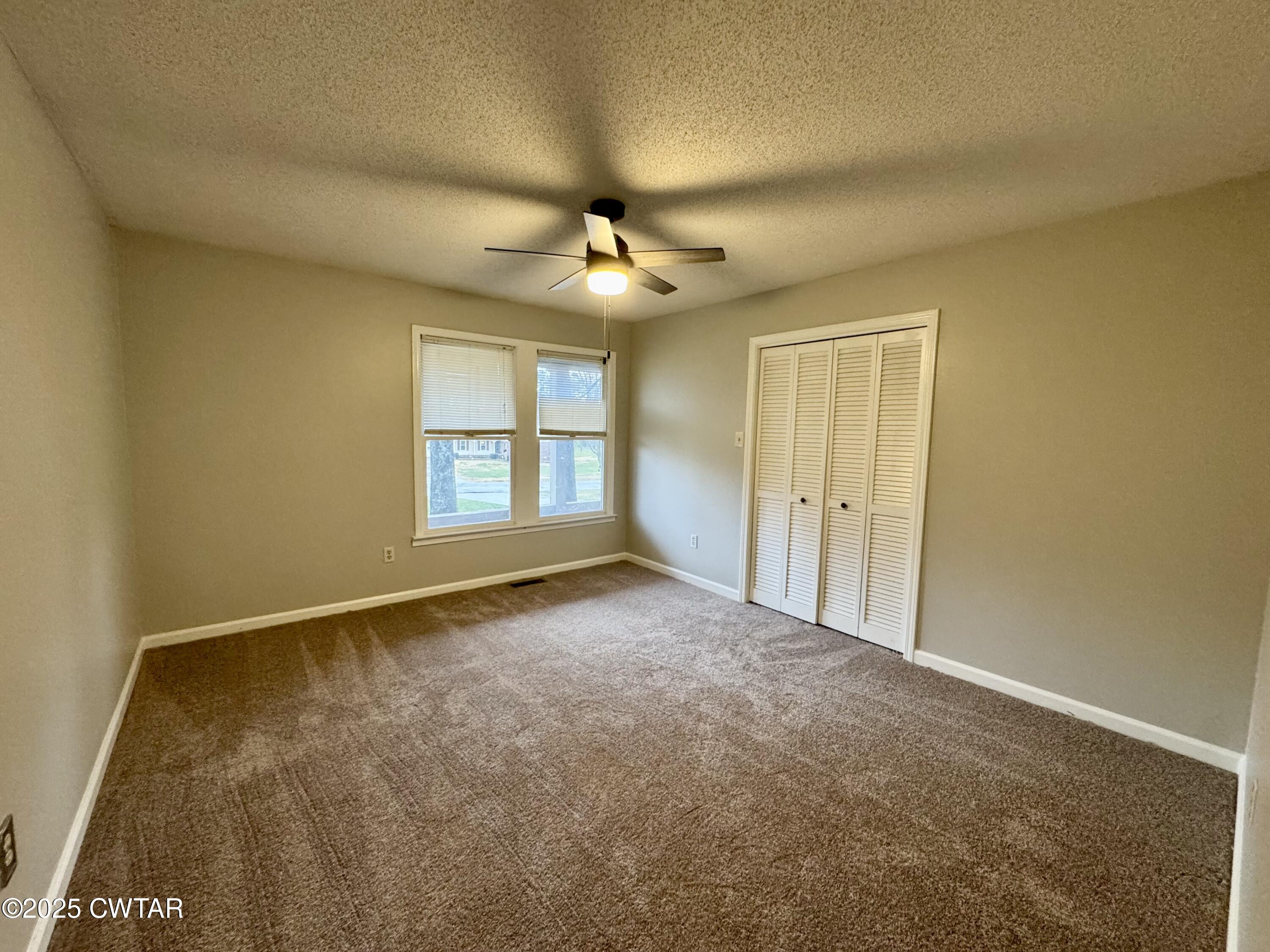 212 Fox Run Drive Jackson, TN 38305 - Photo 18 of 32 an empty room with windows and ceiling fan