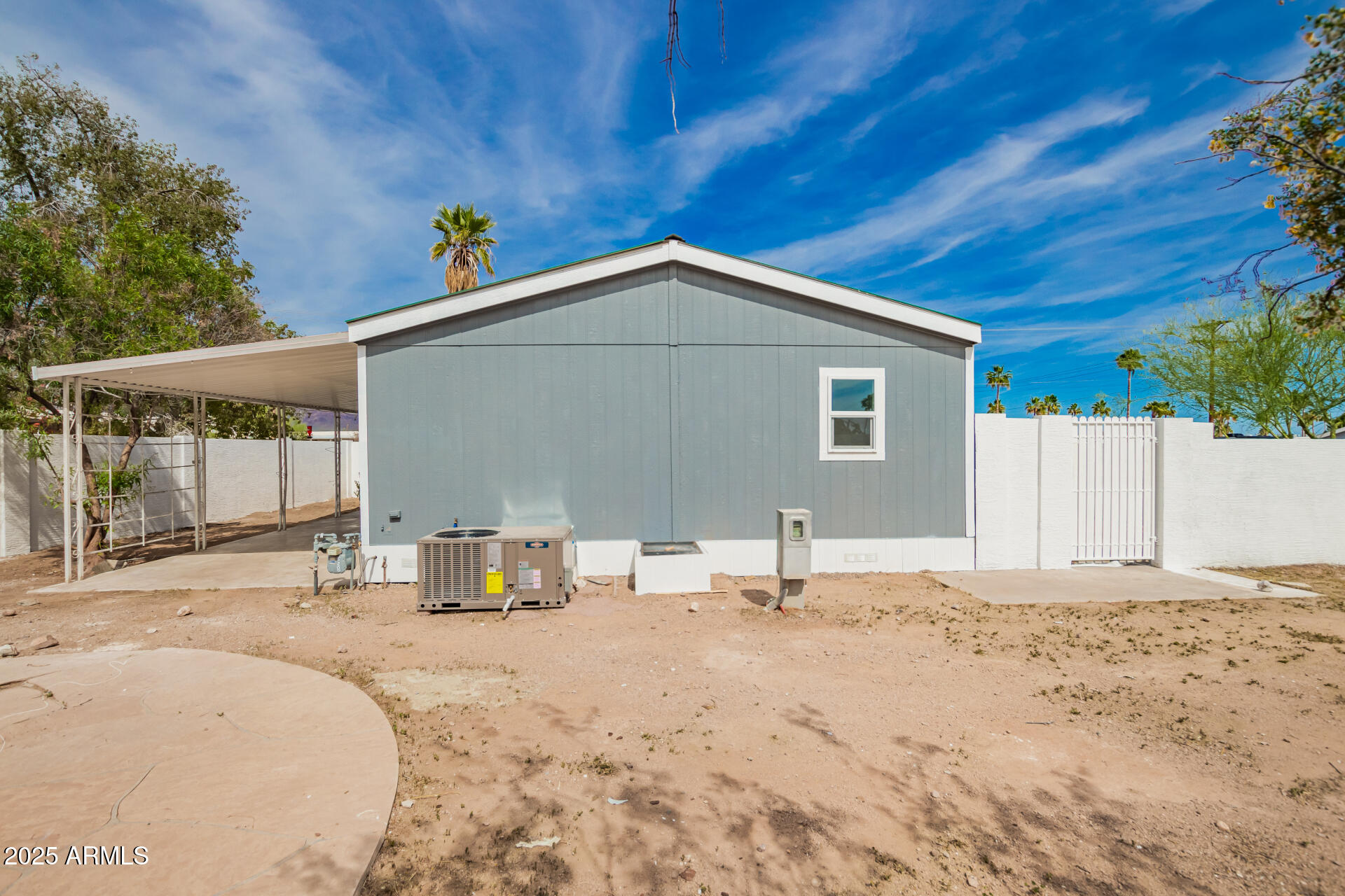 2388 South Vista Road Apache Junction, AZ 85119 - Photo 29 of 34 a backyard of a house with table and chairs