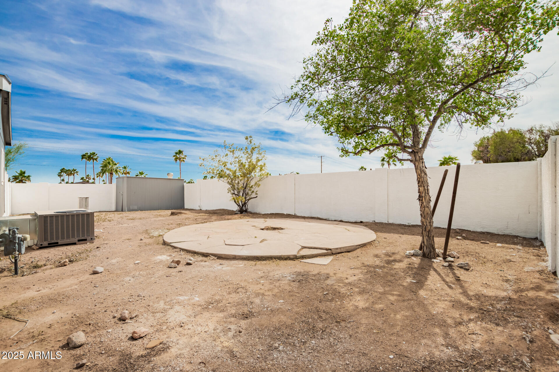2388 South Vista Road Apache Junction, AZ 85119 - Photo 34 of 34 a backyard of a house