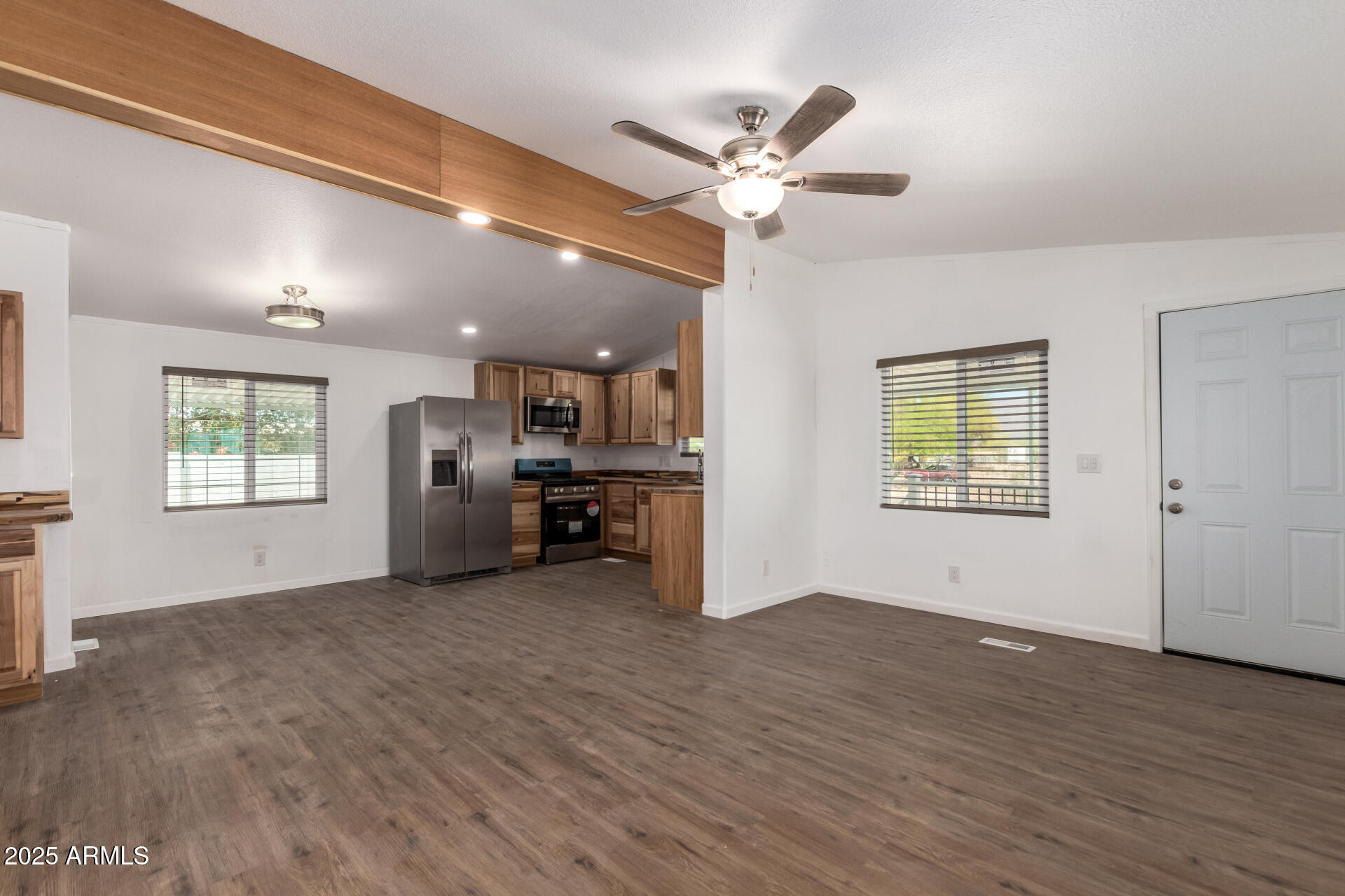 2388 South Vista Road Apache Junction, AZ 85119 - Photo 10 of 34 a view of a livingroom with a kitchen