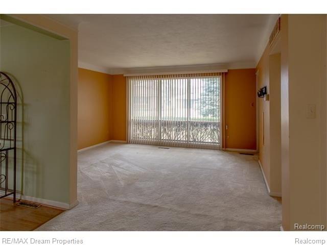 18780 Norwich Road Livonia, MI 48152 - Photo 8 of 17