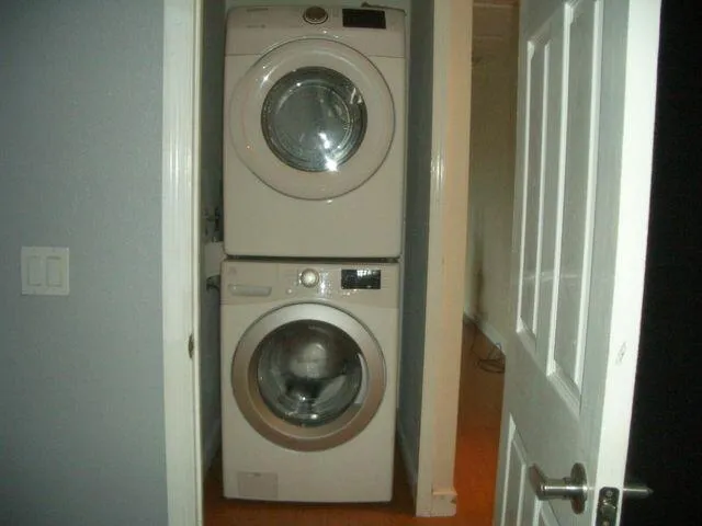a close up view of a washer and dryer