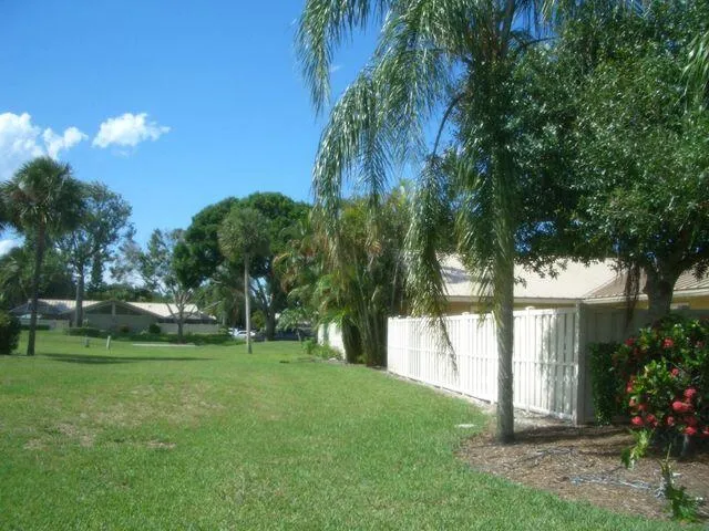 $2,575 | 5374 Eagle Lake Drive, Palm Beach Gardens, FL 33418