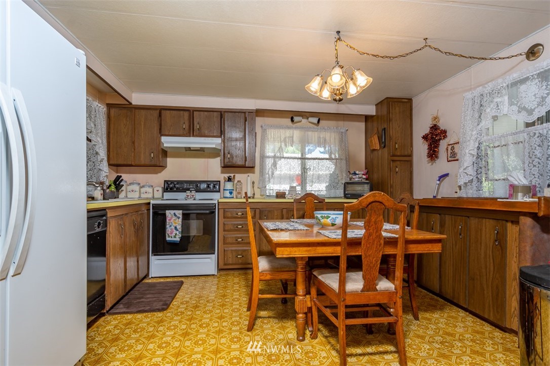 8017 176th Avenue Southwest Rochester, WA 98579 - Photo 4 of 21