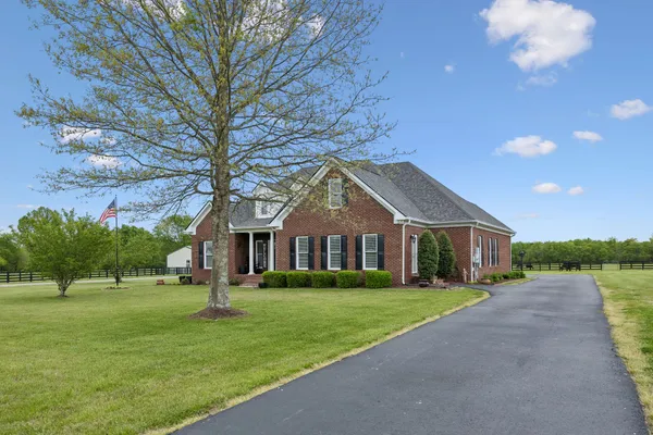 $999,999 | 2575 Mt Vernon Road, Chapel Hill, TN 37034