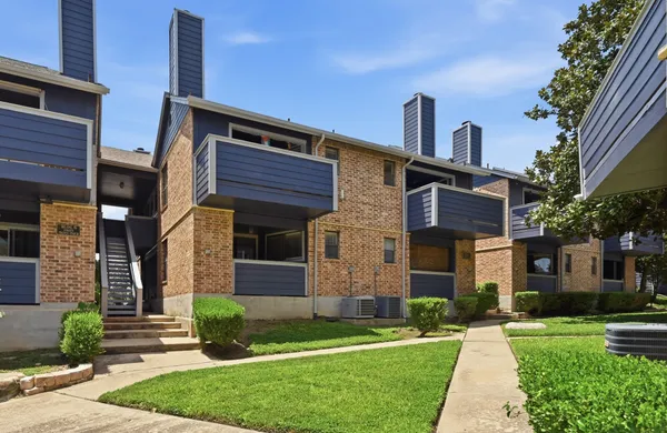 $900 | 2500 Burleson Road, Unit 402, Austin, TX 78741