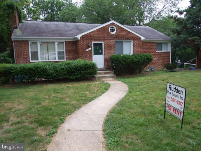 a view of outdoor space yard and front view of a house