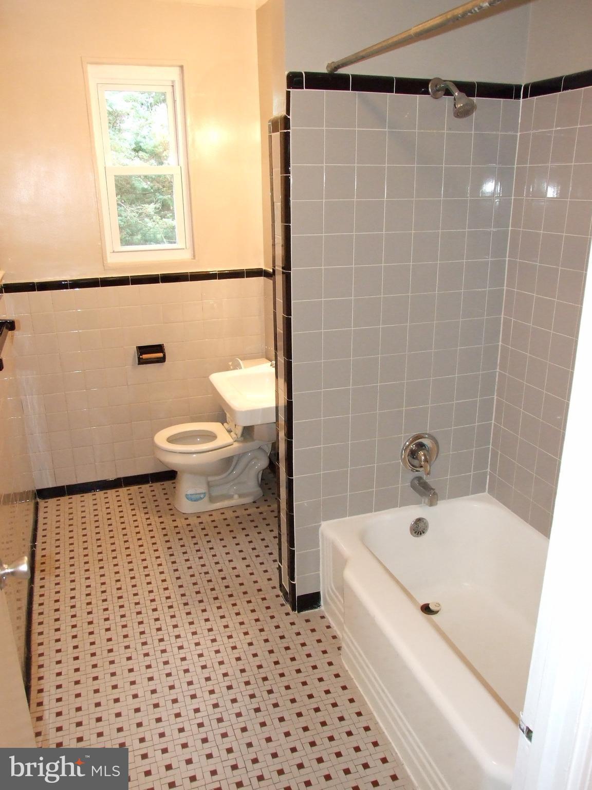 2941 Terrace Drive Chevy Chase, MD 20815 - Photo 12 of 24 a bathroom with a bathtub and a toilet