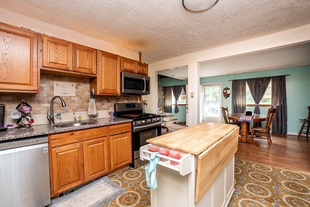 34 Faxon Road Stoughton, MA 02072 - Photo 9 of 33 Gallery Image 9