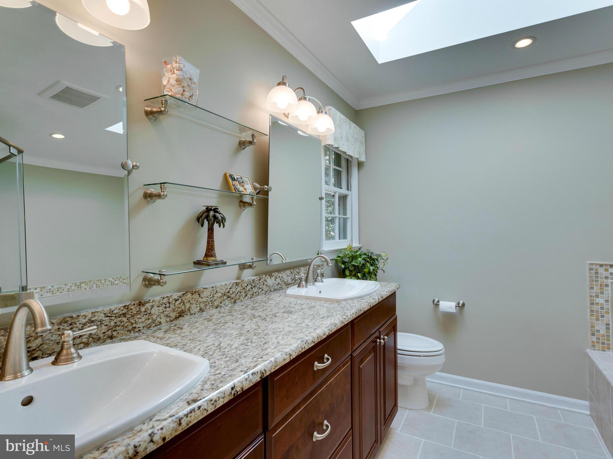 7708 Wilbur Court Springfield, VA 22153 - Photo 15 of 30 Bath (Master)