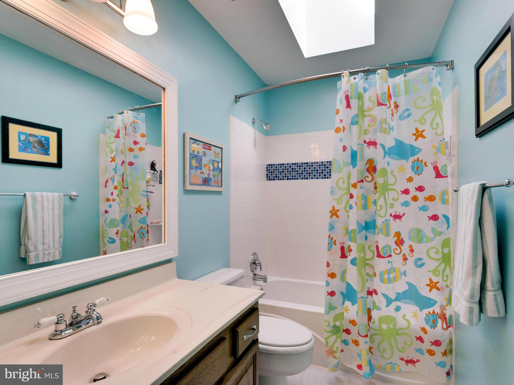 7708 Wilbur Court Springfield, VA 22153 - Photo 20 of 30 Upstairs Hall Bath